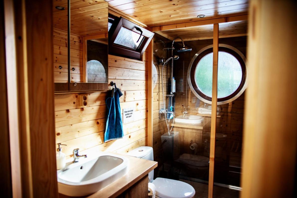 Готель Houseboat Bonanza Прага Екстер'єр фото