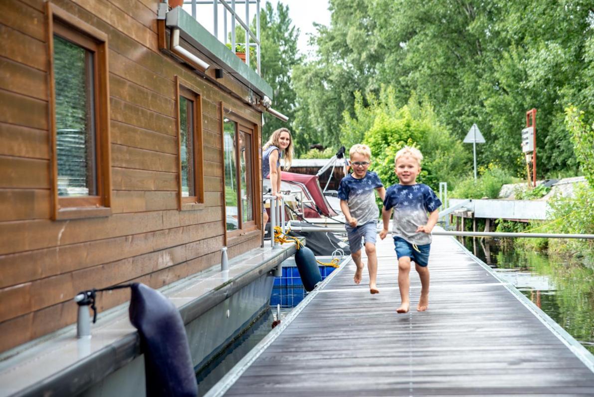 Готель Houseboat Bonanza Прага Екстер'єр фото